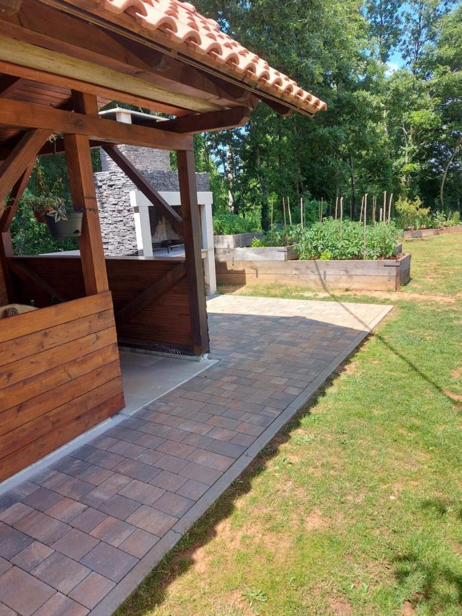 Guest House Flora Pazin Exterior photo