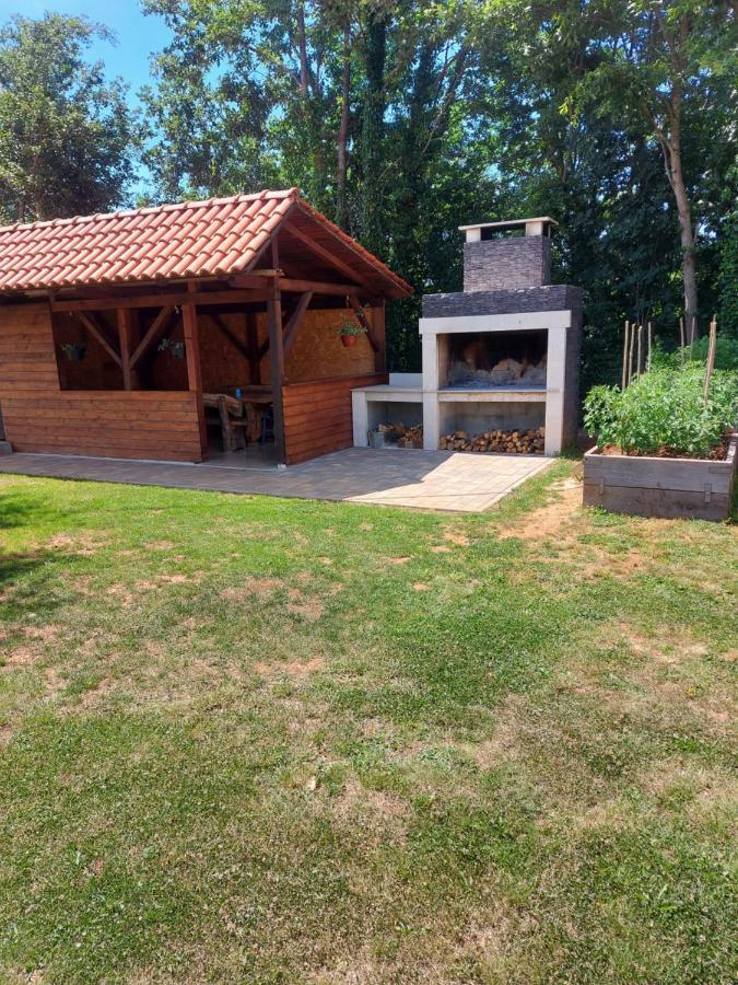 Guest House Flora Pazin Exterior photo