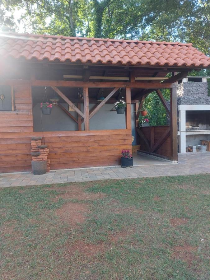 Guest House Flora Pazin Exterior photo