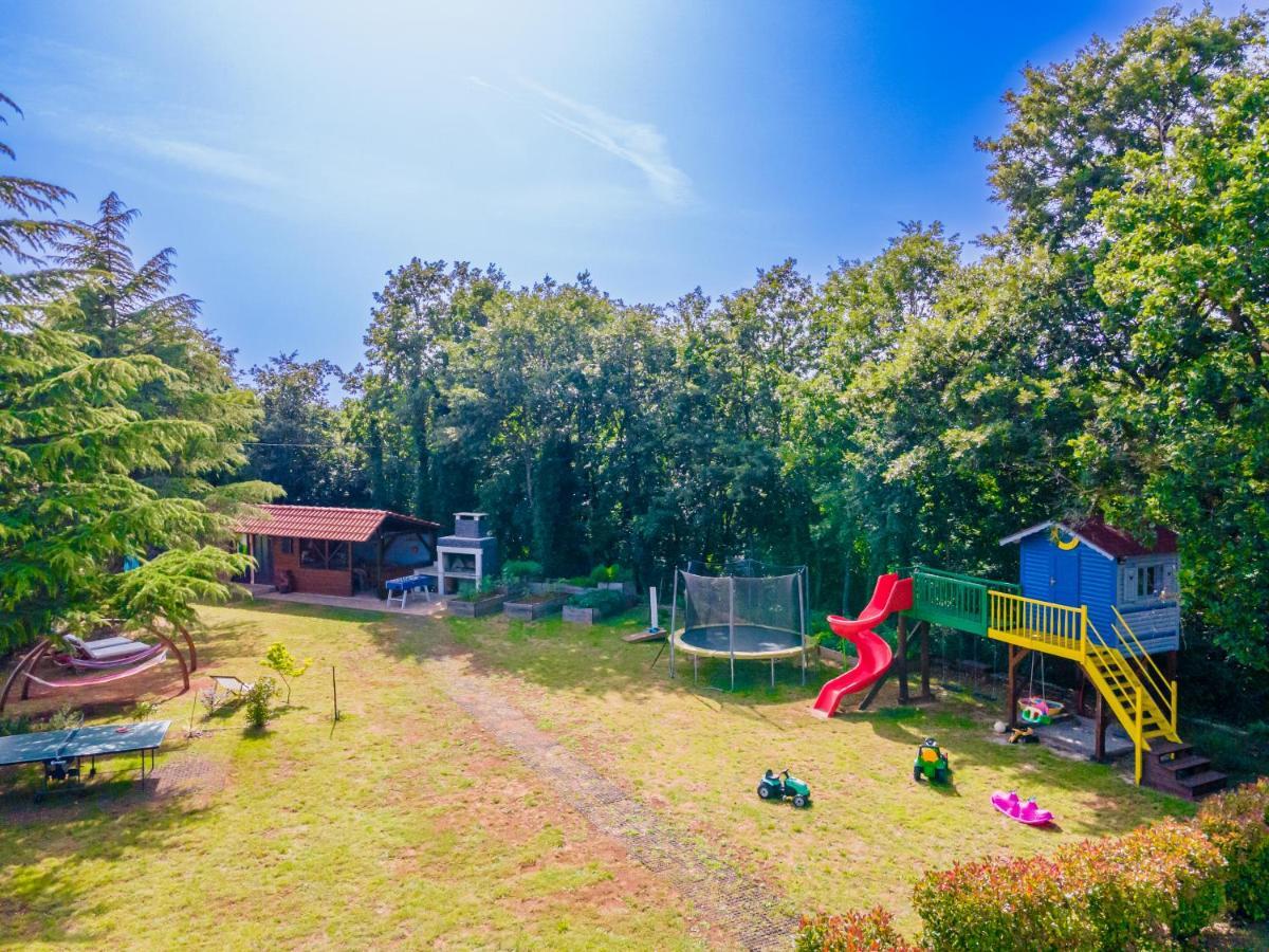Guest House Flora Pazin Exterior photo